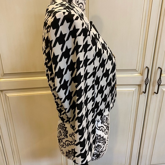 Dressbarn Size 10 Houndstooth Cropped 3/4 Sleeve Open Jacket with Gold Buttons - Picture 2 of 13